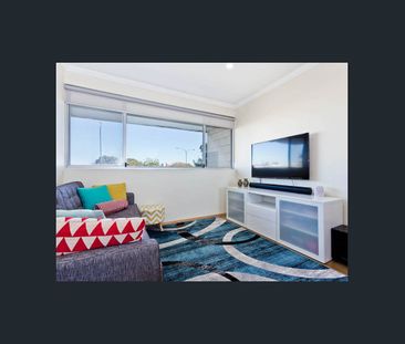 Stylish Apartment in the Heart of Claremont! - Photo 3