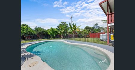 FAMILY HOME IN CONVENIENT STRATHPINE LOCATION - Photo 4