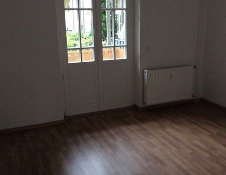 Sehr schöne 2-Zimmer-Altbauwohnung mit Einbauküche und Laminat!!! - Foto 1