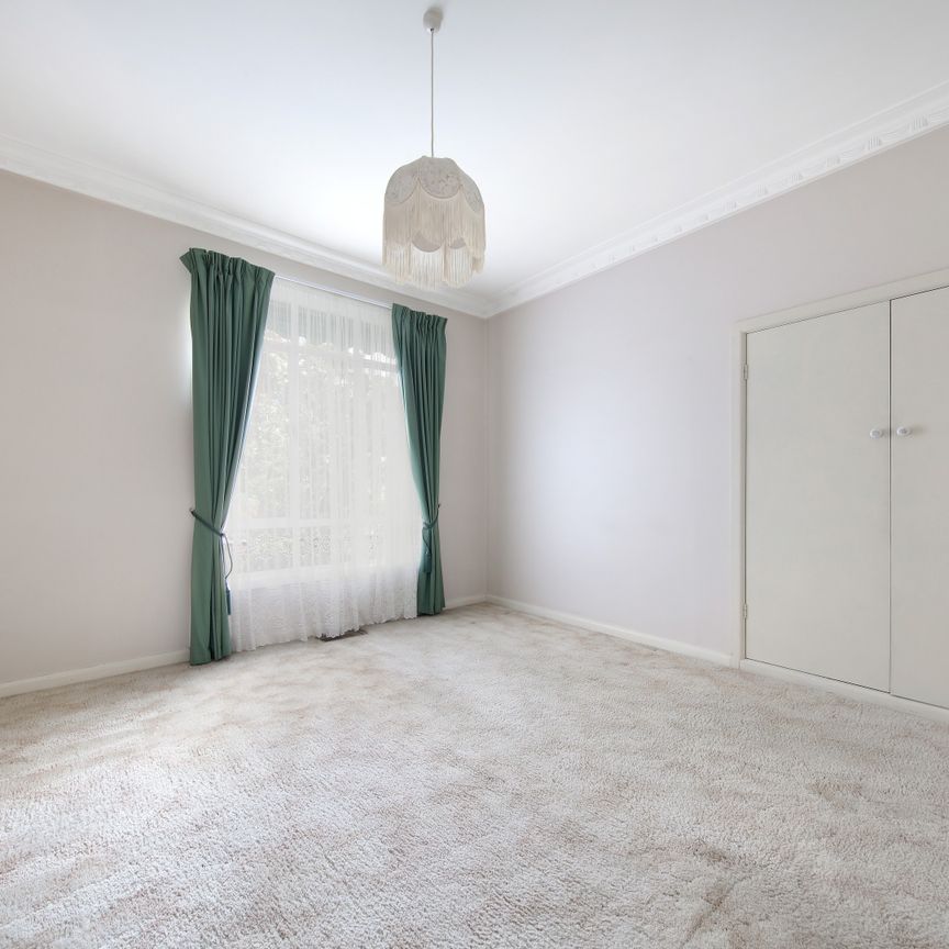 4 Stratford Ave, Bentleigh East VIC 3165 - House For Rent | Domain - Photo 1