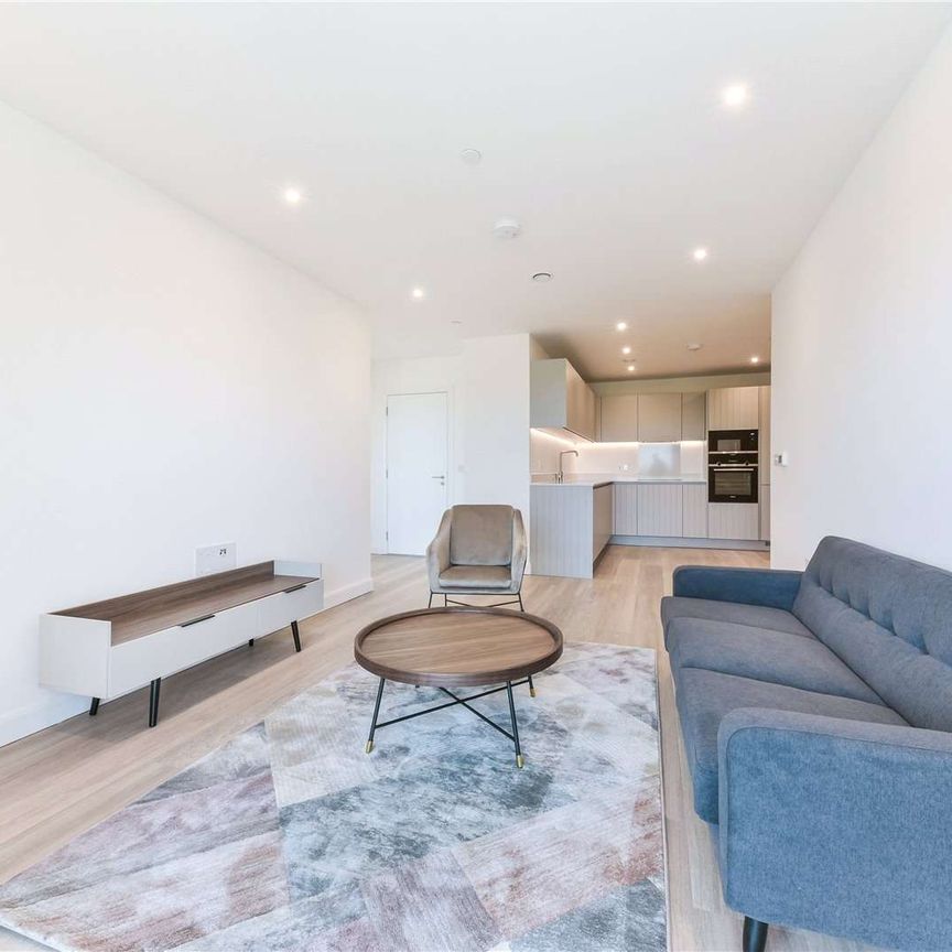 Brand new 2 double bedroom, 2 bathroom apartment to rent in this prestigious new development. Offered furnished. - Photo 1