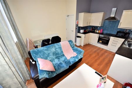 1 bedroom Flat in Flat 2, Leeds - Photo 5