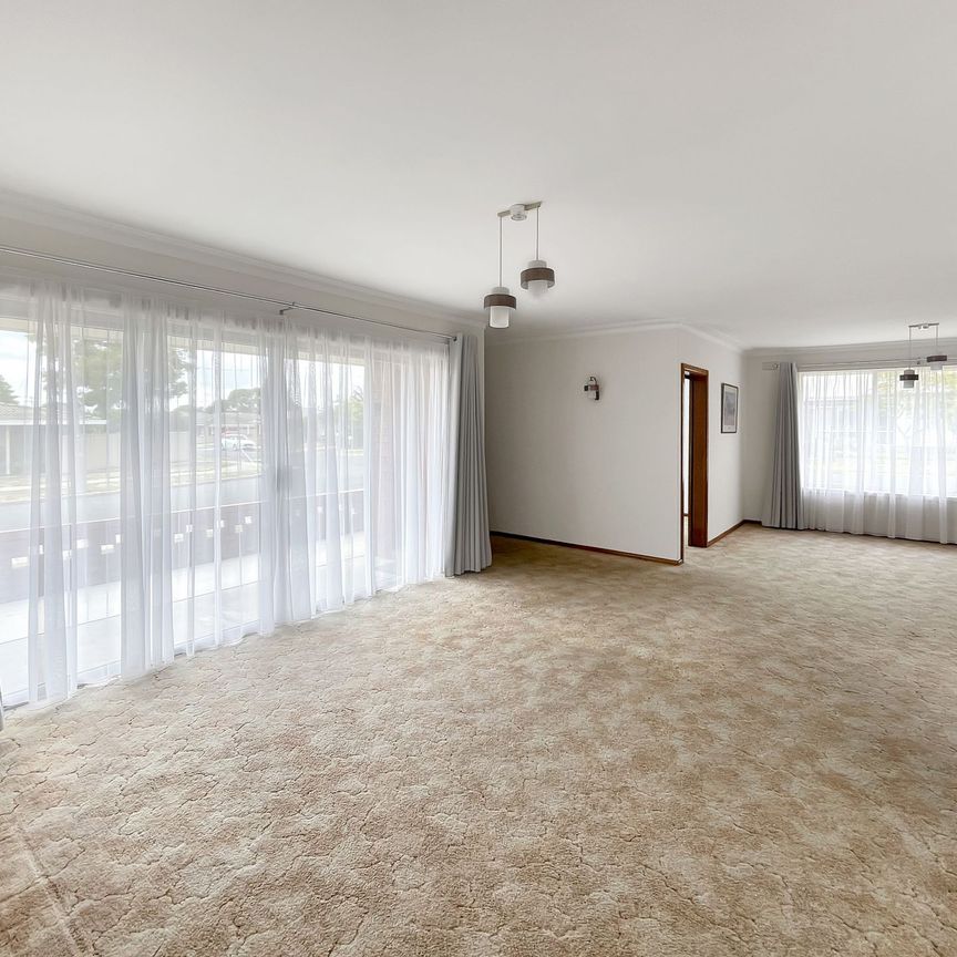 10 Adela Street, Wendouree - Photo 1