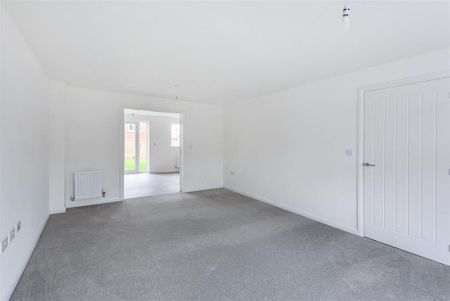 4 bedroom detached house to rent - Photo 3