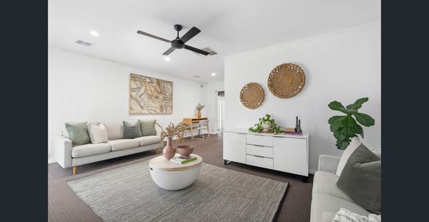 3 Bedroom Home with a pool in Paradise! - Photo 1