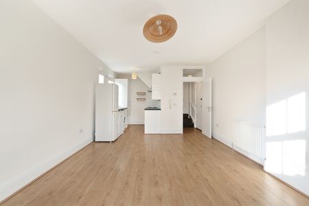 1 Bed Flat, Gordon Road, W5 - Photo 2