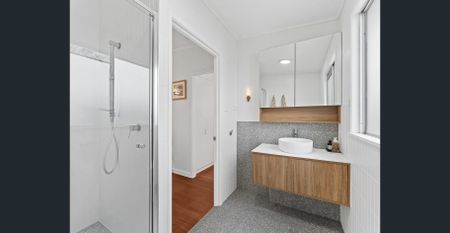 🌿 Modern Family Living in the Heart of Graceville - Photo 2