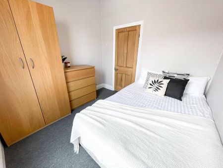 4 bedroom terraced house to rent - Photo 3