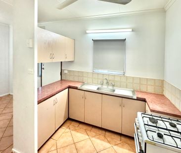 SPACIOUS 3 BED HOME - Photo 3