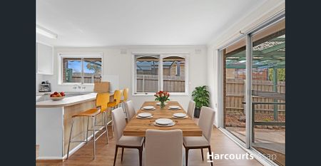 Ideal Family Home in a Quiet Court Location - Photo 3