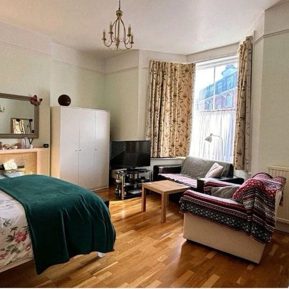 Room in a Shared Flat, Rosemary Court, NW6 - Photo 1