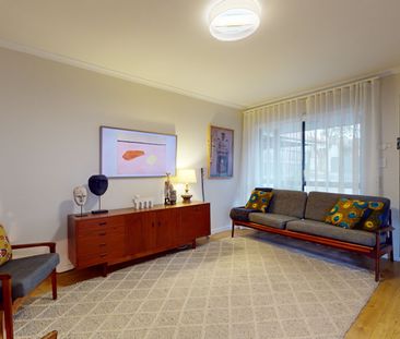 DELIGHTFUL TWO BEDROOM HOME - Photo 2