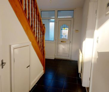 3 bedroom Semi-detached house to rent - Photo 6