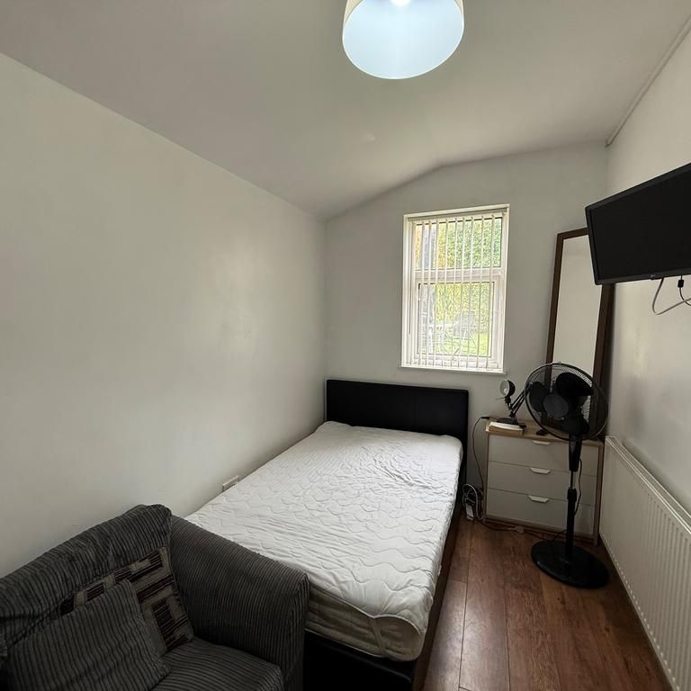 1 bedroom in a house share to rent - Photo 1