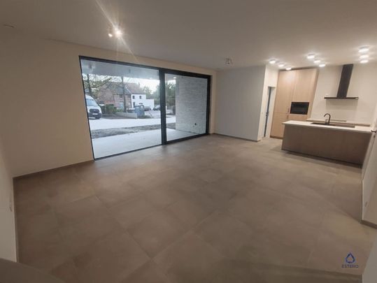 Energiezuinige nieuwbouwappartement met staanplaats en gemeenschappelijk zwembad - Photo 1