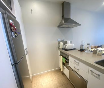2 bedroom, central, convenient, modern - Photo 4