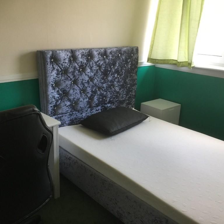 1 bedroom property with land to rent - Photo 1