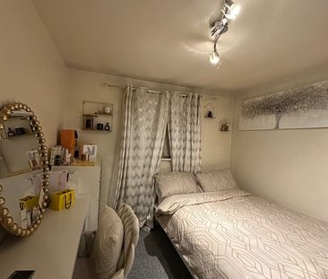 Room in a Shared House, Manchester, M8 - Photo 2