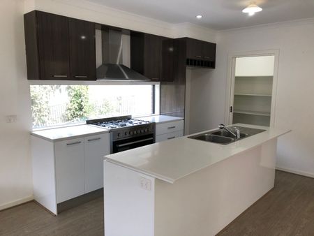 Fabulous Family 4Br Home in Gateway Estate, Truganina! - Photo 3