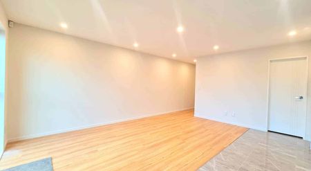 Pristine & Modern: Like a Brand-New Home! - Photo 3