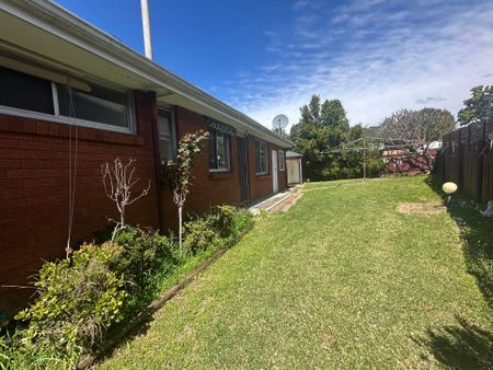Neat 3 Bedroom House in a great location - Photo 3