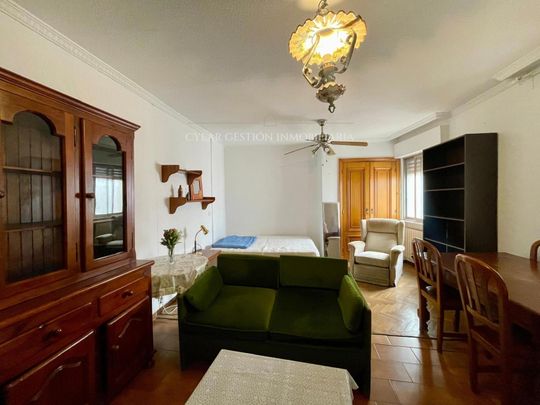 Piso de alquiler en San Pablo, Barrio del Centro - Photo 1