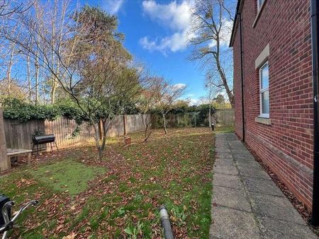 Arlington Court,hawtrey Close, SL1 - Photo 4