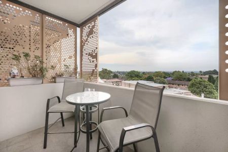 Stylish One-Bed Haven with Scenic Views - Photo 5