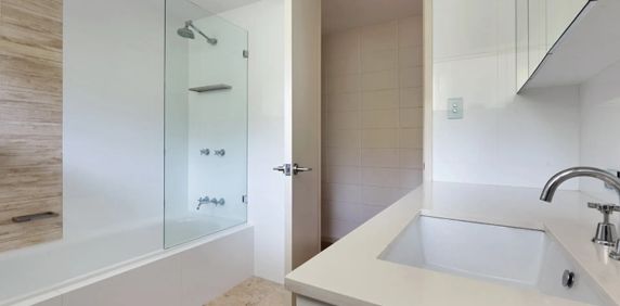 Fully Furnished Beachside Apartment - Photo 2