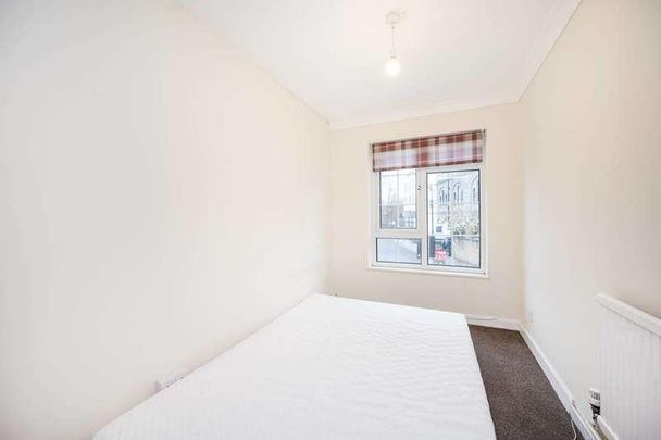 Rectory Square, Tower Hamlets, E1 - Photo 1