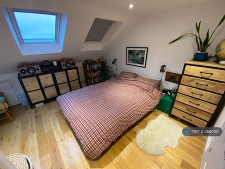 4 bedroom terraced house to rent - Photo 3