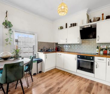 2 bedroom Flat To Let - Photo 6