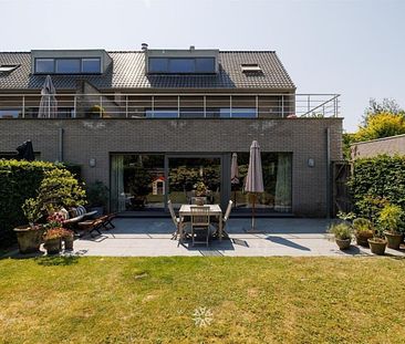 Ruim 3 slaapkamer appartement met zonnige tuin en garagebox te huur in De Pinte - Photo 1
