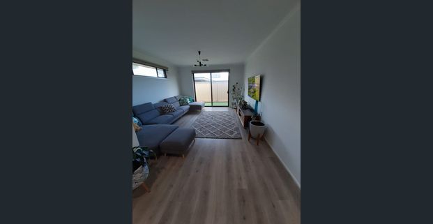 A REAL GEM - 4 BEDROOM - ENTERTAINER - OPEN LIVING - Photo 1