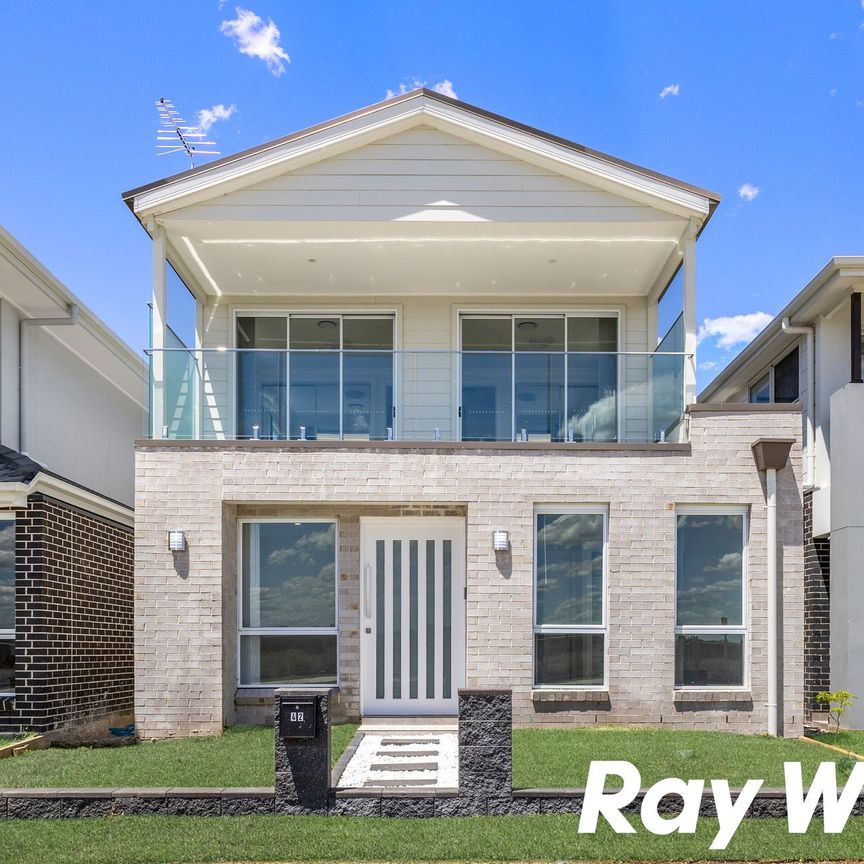 BRAND NEW AND READY FOR YOU Four Bedroom Residence Walking Distance to Nirimba Fields Public School! - Photo 1