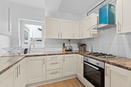 1 bedroom in a house share to rent - Photo 4