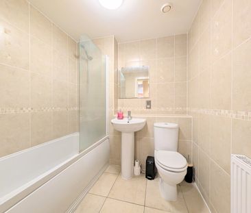 To Let – The Anchorage, Kingsway, Southport, PR8 – Two Bedroom Four... - Photo 2