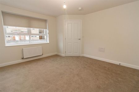 3 Bedroom House - Semi-Detached - Photo 4