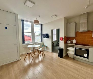 1 bedroom in a house share to rent - Photo 6