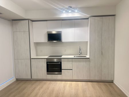 For Lease - 8 Widmer Street Unit# 1012, Toronto, Ontario - Photo 3