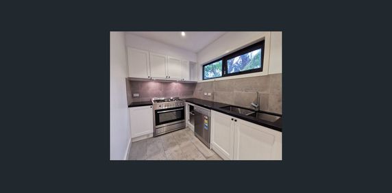 Affordable Spacious home Close to Springvale Station! - Photo 2