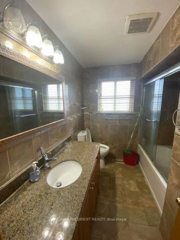 Detached Home For Lease | W9038936 - Photo 2