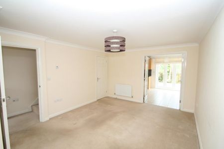 4 bedroom end of terrace house to rent - Photo 3