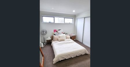 Amazing 2 rooms Corner Townhouse - Photo 2