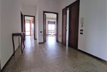 Luminoso appartamento arredato solo di cucina