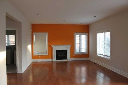 For Lease - 1379 Norenko Court, Mississauga, Ontario - Photo 3