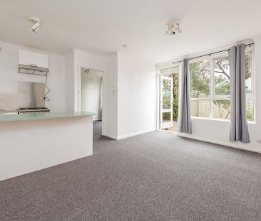 Located in Beautiful Northcote - Photo 5