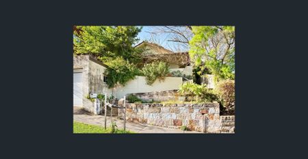 Freestanding Family Home With A Sunny Garden - Photo 5