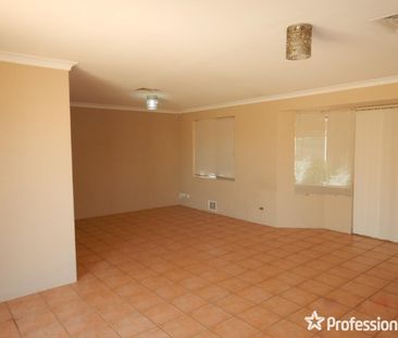 65 Forest Lakes Drive, Thornlie WA 6108 - Photo 2