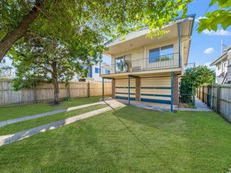 214 Victoria Avenue, Margate QLD 4019 - House For Rent | Domain - Photo 2